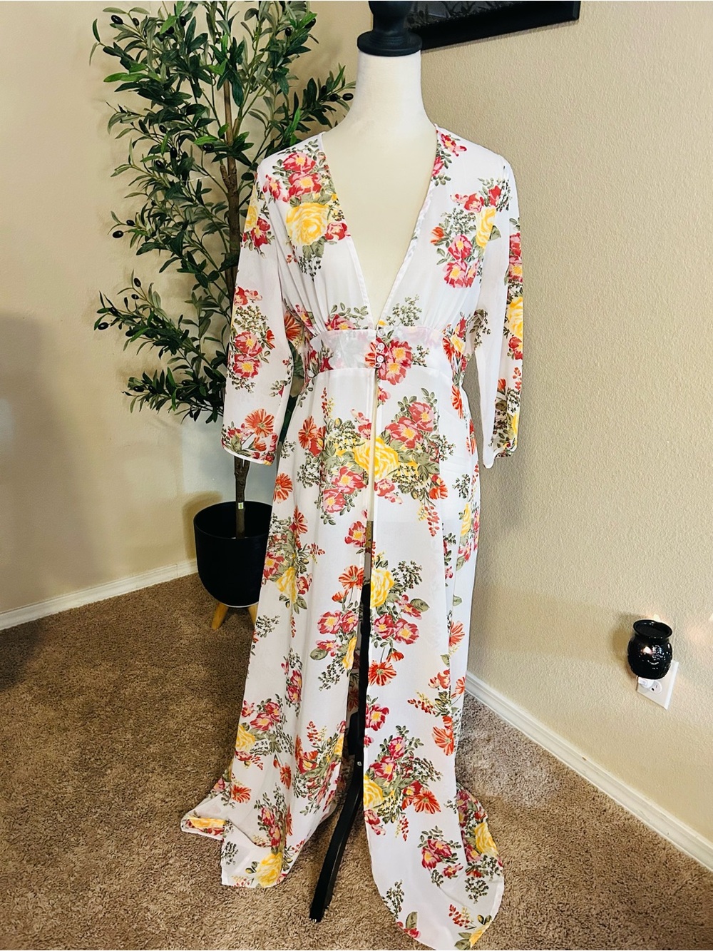 Live 4 Truth Cover-Up Kimono Boho White & Red Floral - Picture 8 of 8